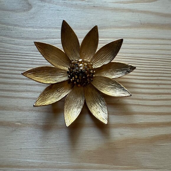 Vintage Gold-Tone Flower Brooch Pin By BSK - Picture 1 of 5